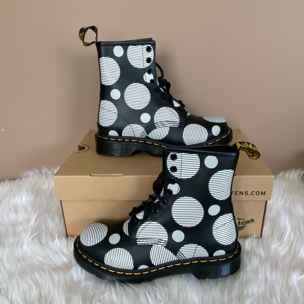 {DR. MARTENS} 1460 Polka Dot Boot
